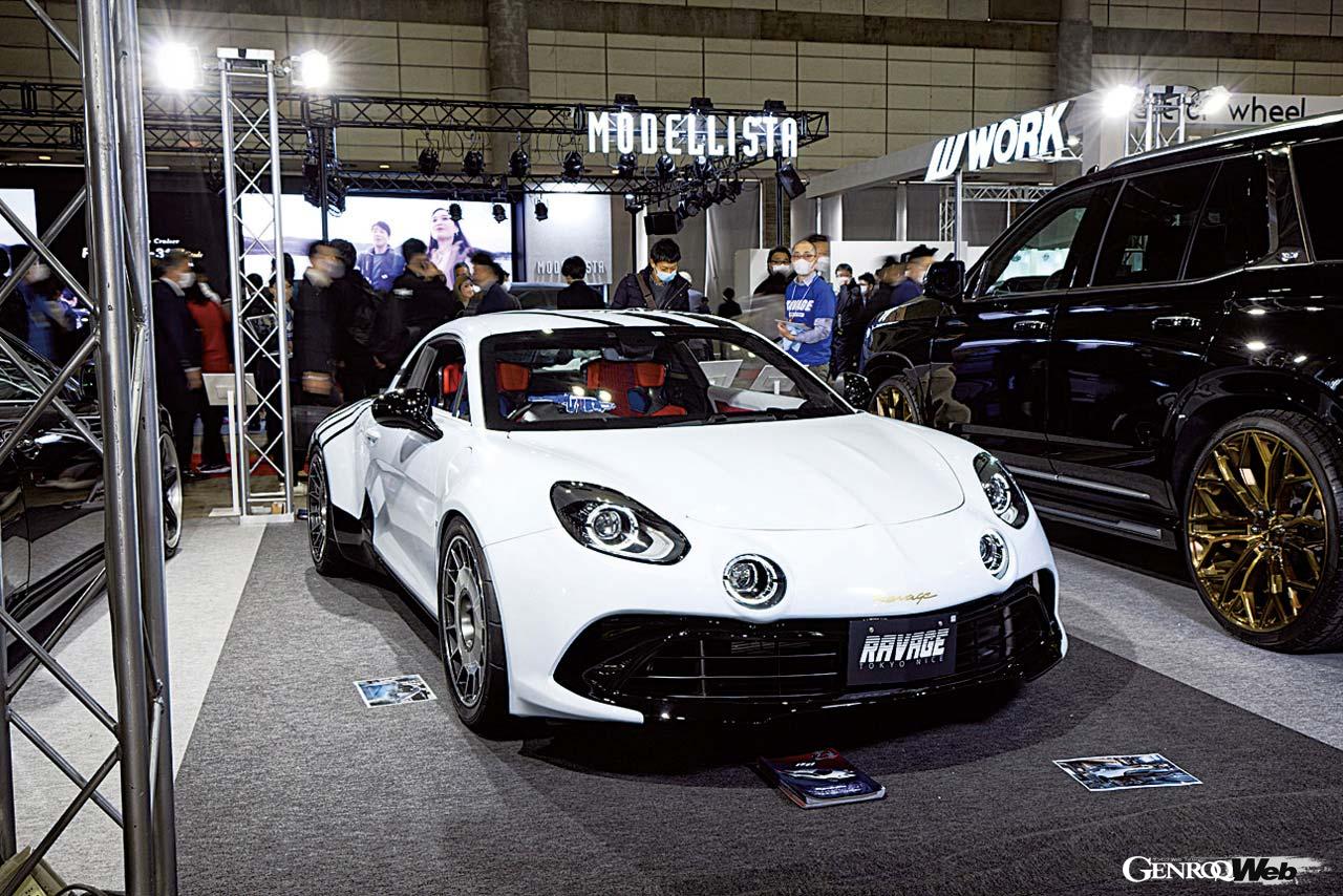 カーボンボディカウルによって110mmも拡張されたワイドボディを持つA110。