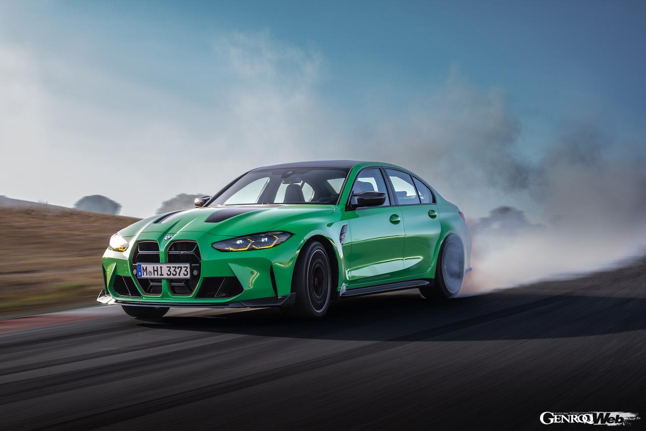M3の限定ハイパフォーマンス仕様「BMW M3 CS」の走行シーン。