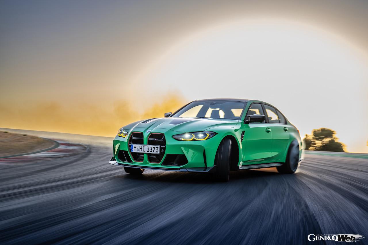 M3の限定ハイパフォーマンス仕様「BMW M3 CS」の走行シーン。