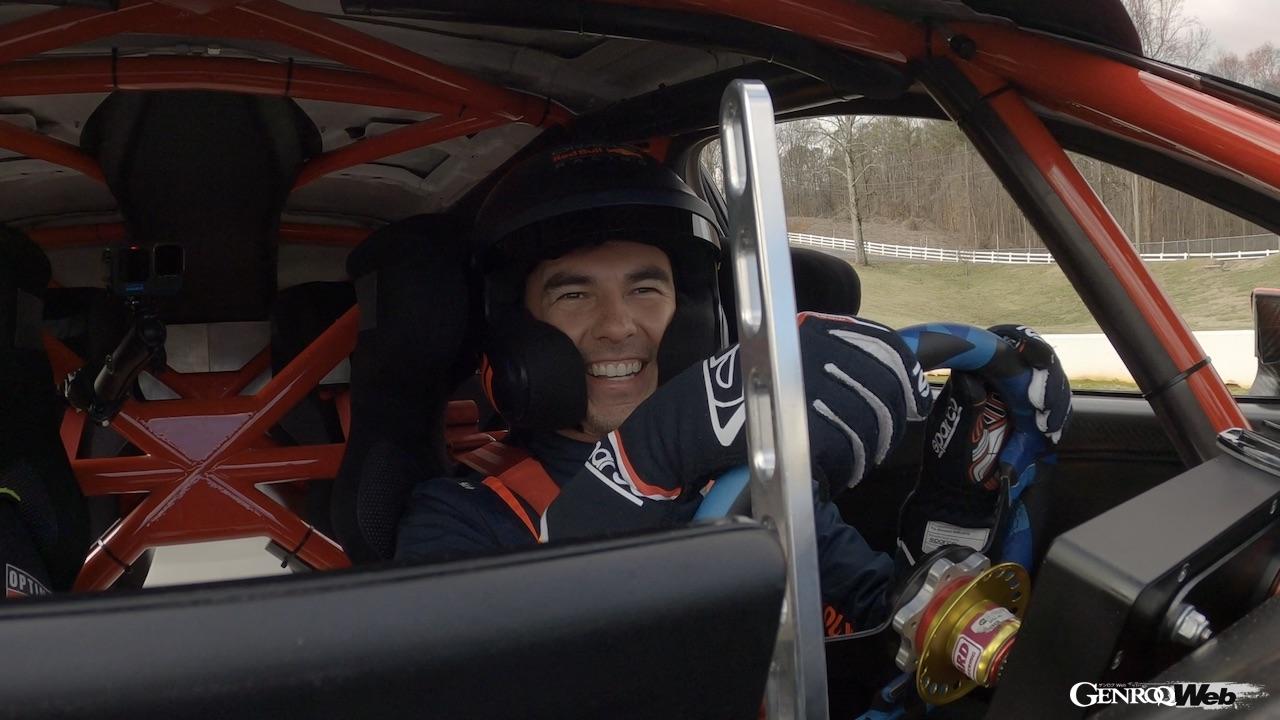 レッドブル・フォードのプロモーションフィルムに登場した、セルジオ・ペレス。