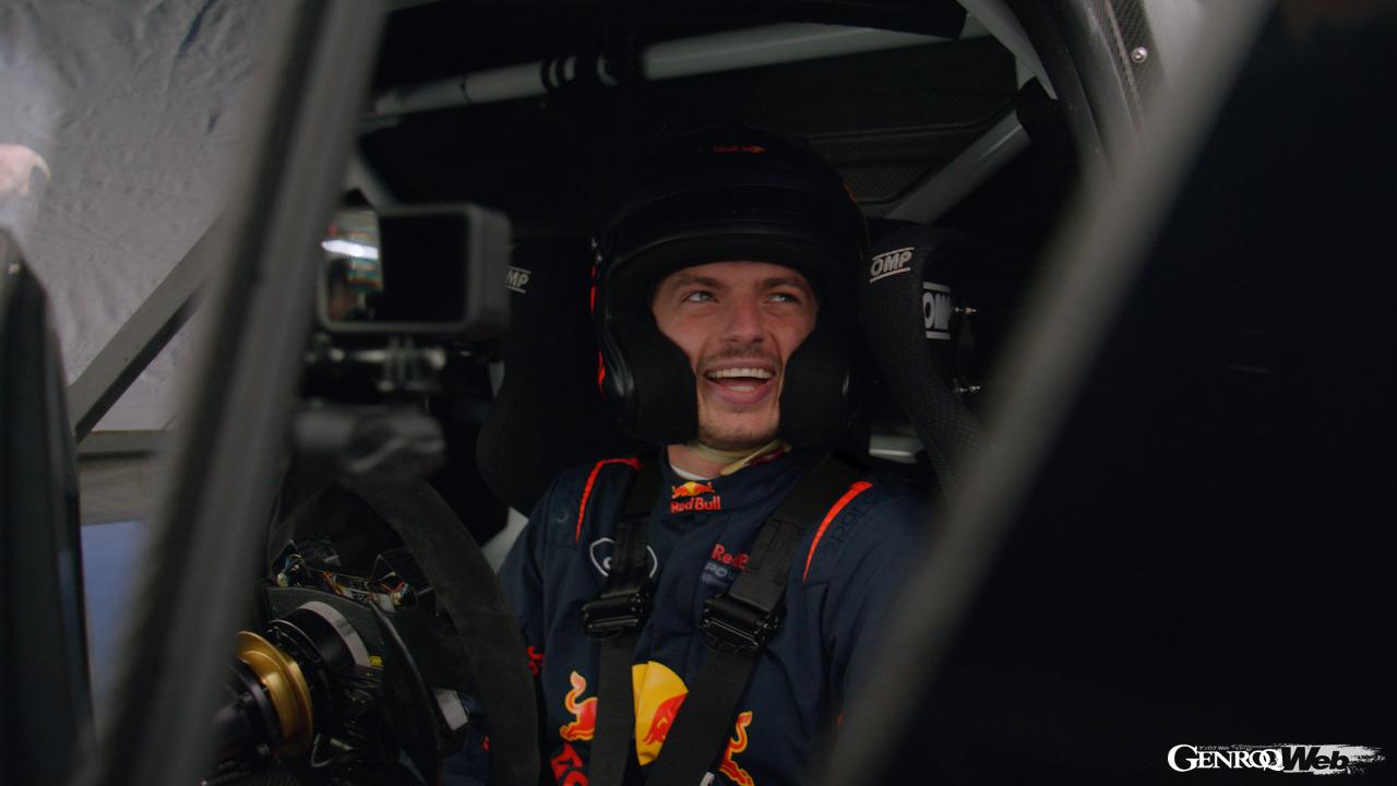 レッドブル・フォードのプロモーションフィルムに登場した、マックス・フェルスタッペン。