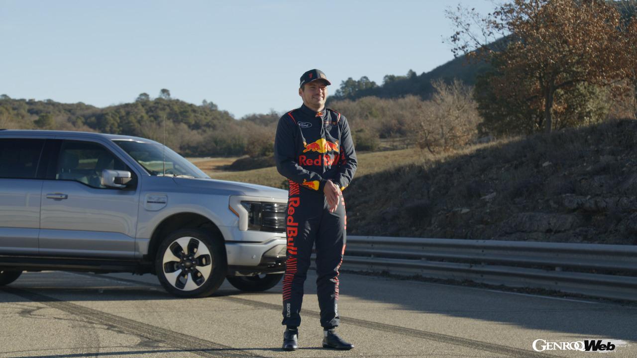 レッドブル・フォードのプロモーションフィルムに登場した、マックス・フェルスタッペン。