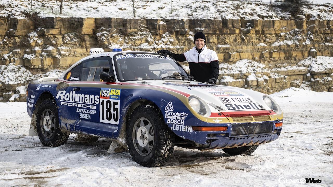 レストアが完了したポルシェ 959 パリ・ダカールをドライブした、ティモ・ベルンハルト。