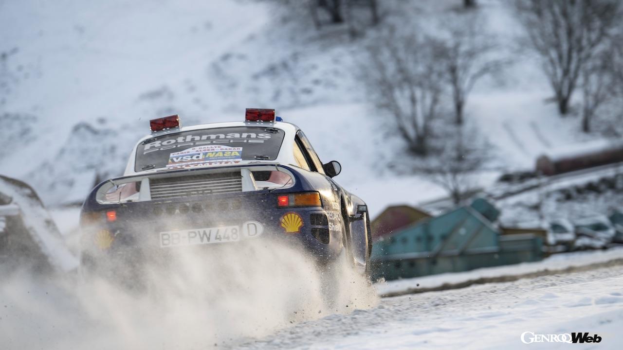 ジャッキー・イクスにより、実走行テストが行われたポルシェ 959 パリ・ダカール。