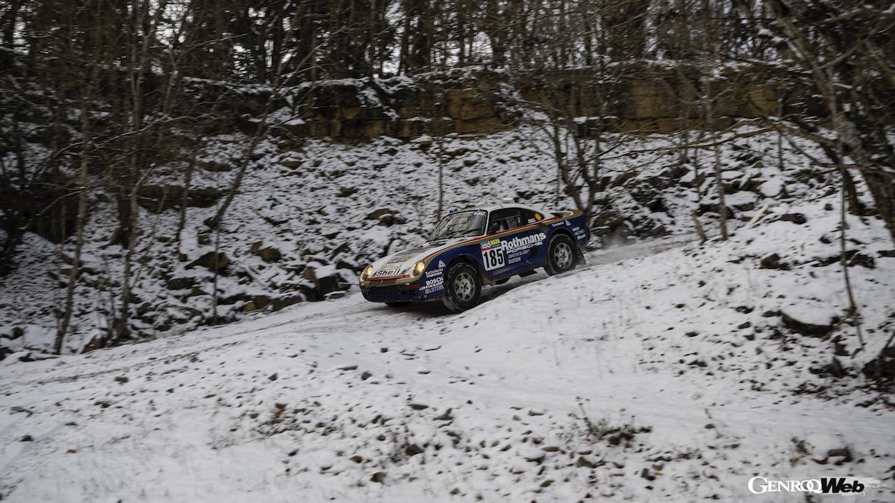 ジャッキー・イクスにより、実走行テストが行われたポルシェ 959 パリ・ダカール。