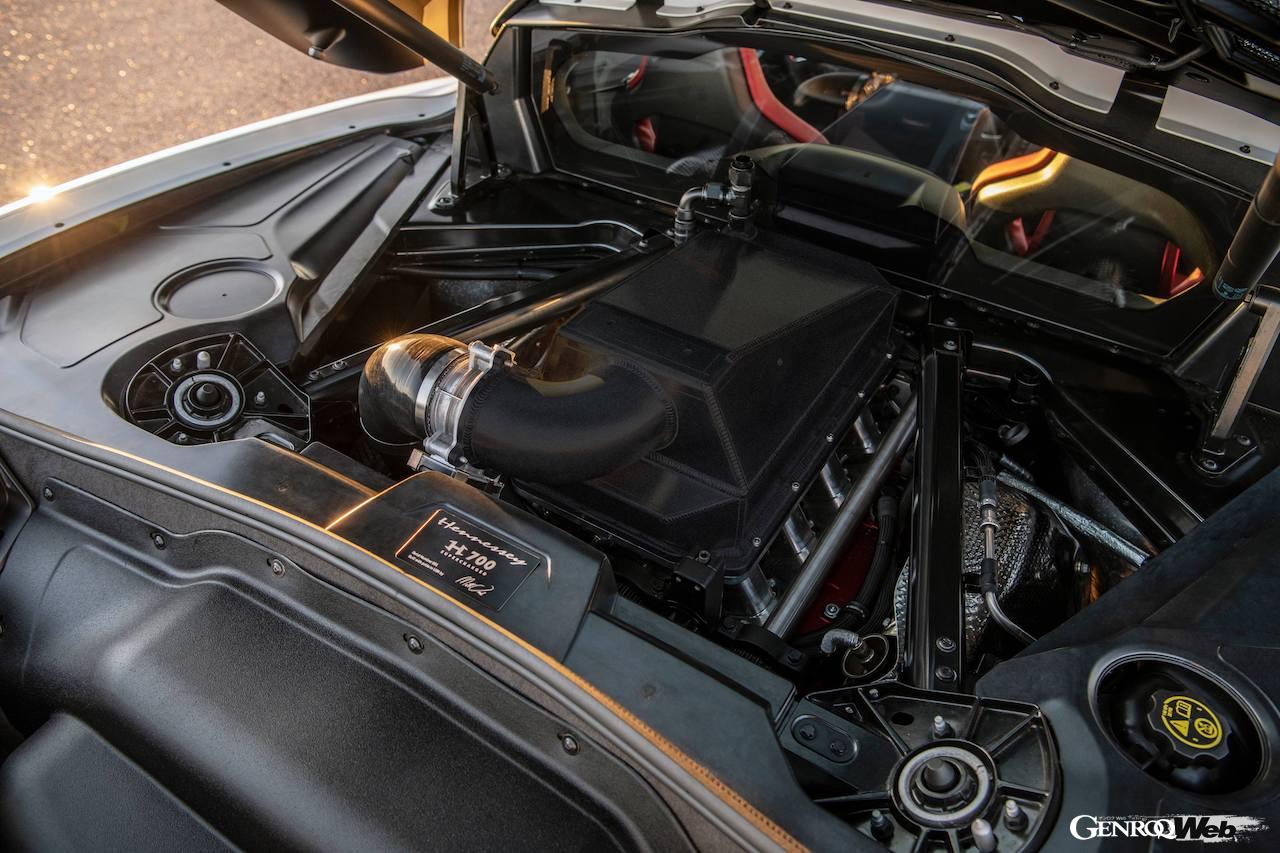 ノーマルの6.2リッターV型8気筒「LT2」自然吸気ガソリンエンジンにスーパーチャージャーを装着することで、最高出力717PS・最大トルク865Nmという強大なスペックを実現した。