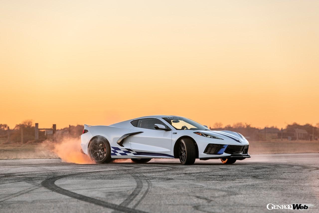ヘネシー H700 コルベット C8 スティングレイの走行シーン。