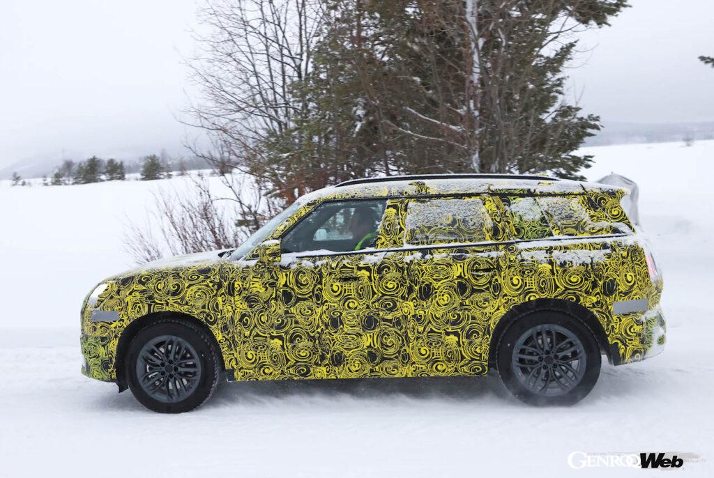 厳重なカモフラージュラッピングが施された状態で、寒冷地テストを続ける「MINI カントリーマン」。