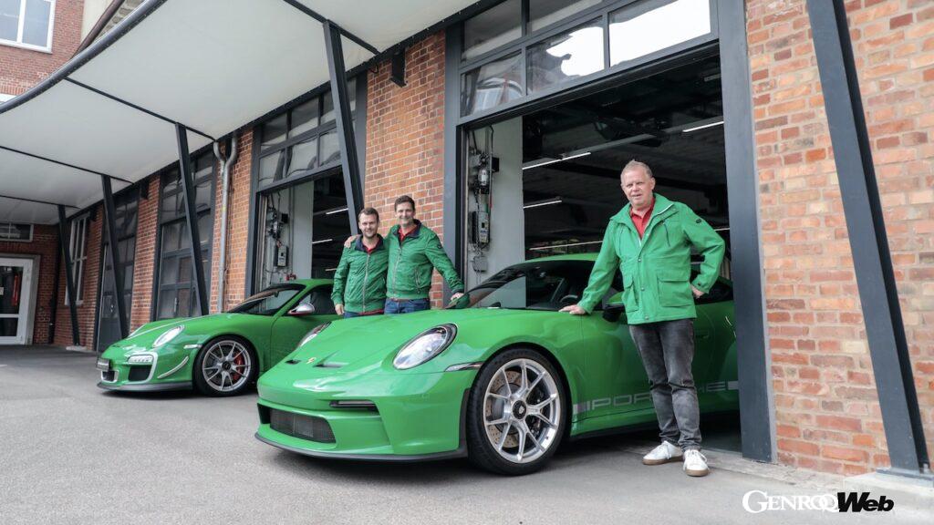 エレクトロ・エスマン社のミヒャエル・エスマン(写真右)が独自に開発した鮮やかなグリーンが「ペイント・トゥ・サンプル」のカラーバリエーションに追加された。