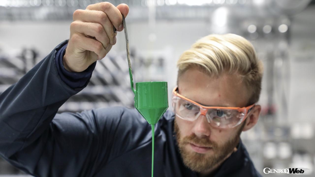 ポルシェはカラーオプションを重要な差別化要素と考えており、2021年に、「ペイント・トゥ・サンプル」と「ペイント・トゥ・サンプル・プラス」を導入した。
