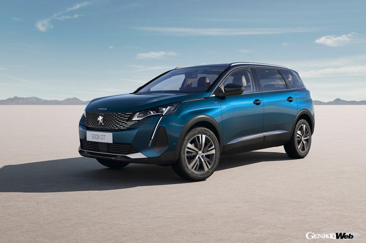 ラインアップの先陣を切って、CセグメントSUVのプジョー 3008と5008（写真）に48Vマイルドハイブリッド仕様が追加される。