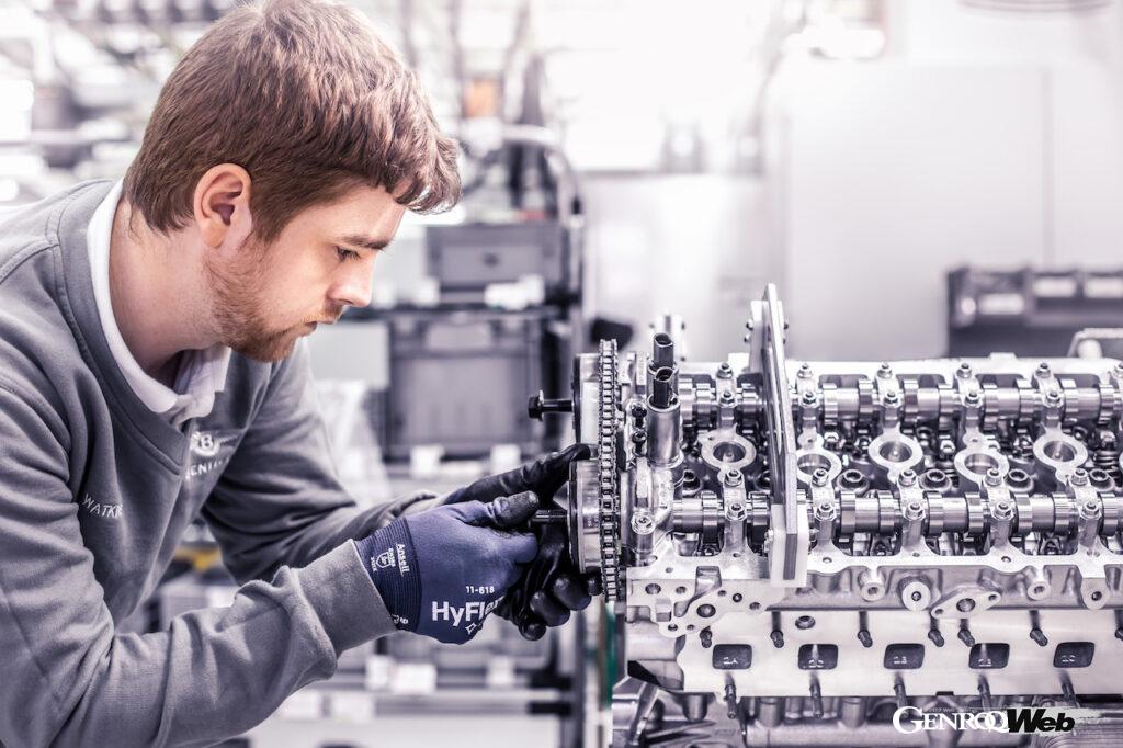 2030年までに全モデルの電動化を目標に掲げるベントレーは、2024年4月までにベントレーを象徴する6.0リッターW型12気筒ガソリンエンジンの生産終了を決定した。