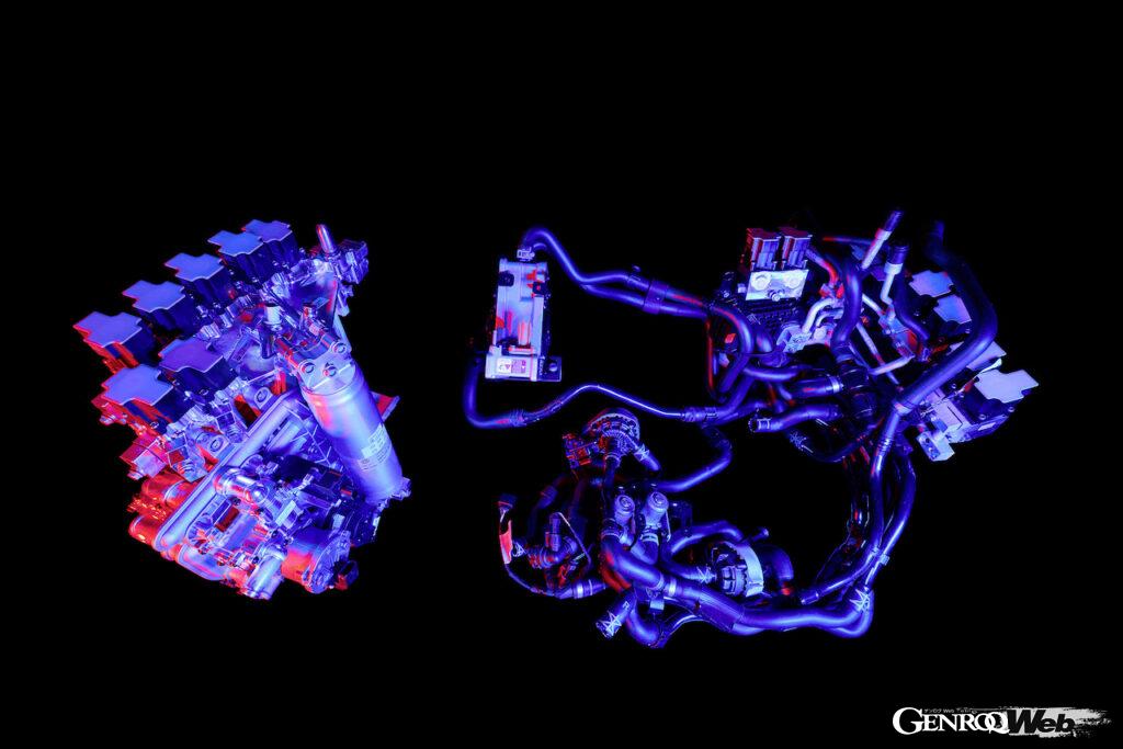 現在フォルクスワーゲン・グループが開発する統合一体型熱管理モジュール(左)と、MEBの熱管理システム(右)。パイプ類がまとめられたことで、大幅にコンパクト化されている。