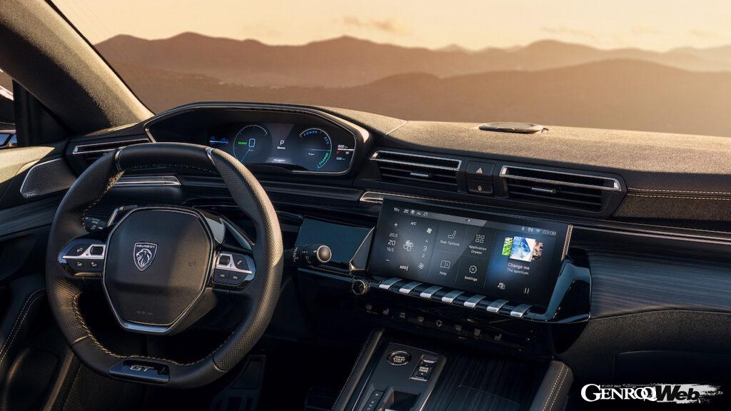 プジョーが誇るインフォメントシステム「i-Cockpit」がさらに進化を果たし、コクピットのデジタルクラスターの表示内容をカスタマイズできるようになった。