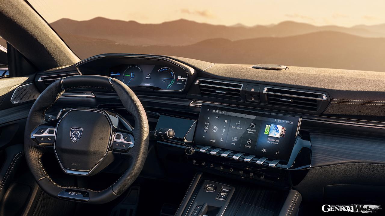 プジョーが誇るインフォメントシステム「i-Cockpit」がさらに進化を果たし、コクピットのデジタルクラスターの表示内容をカスタマイズできるようになった。