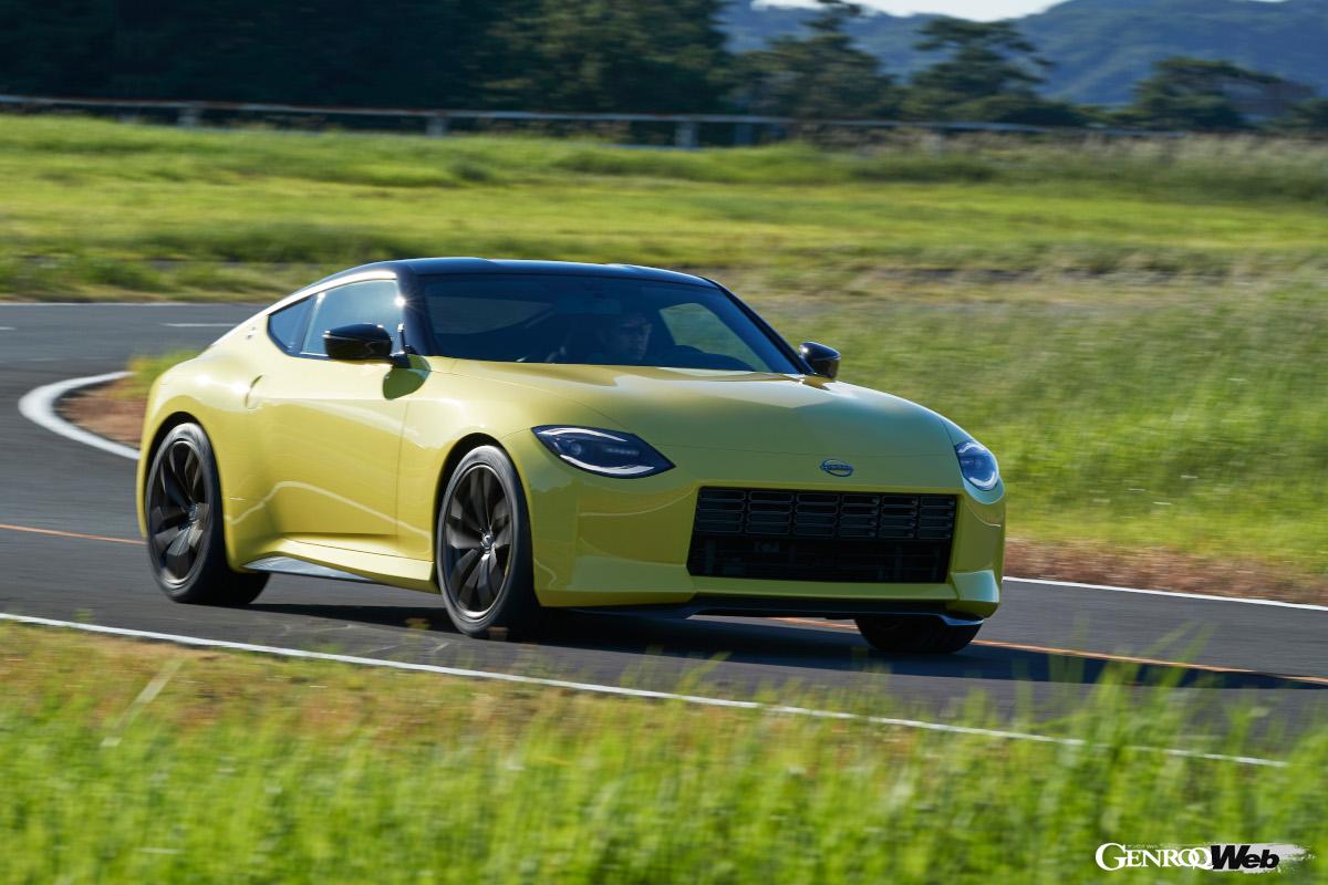 V6エンジンを搭載モデル同士で比較するとフェアレディZが70～100kg軽い。さらに、フェアレディZの6速MTを選ぶとRCとの差は最大で130kg。