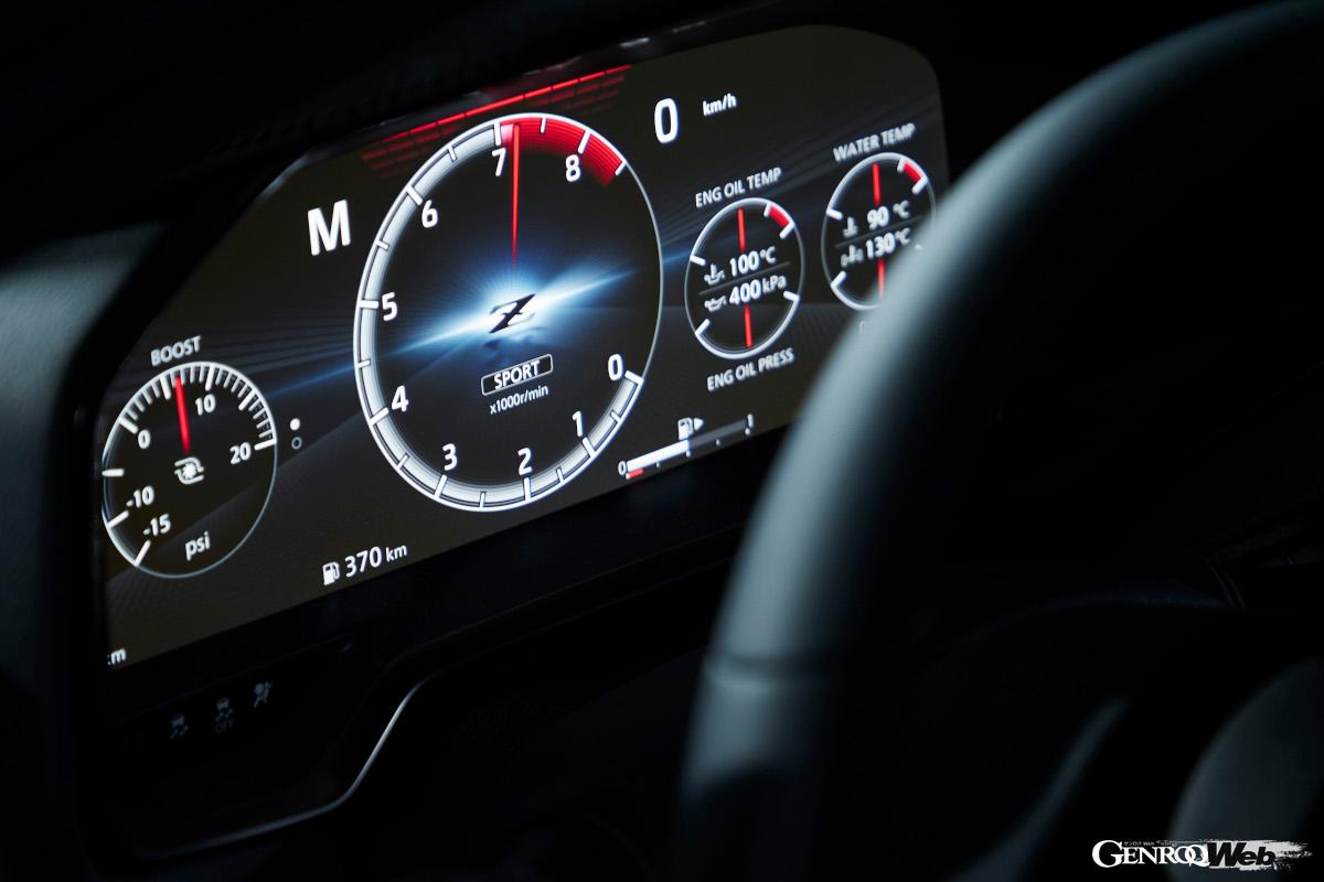 排気量はRCが0.5リッター上回るものの、フェアレディZが最高出力87PS、最大トルク95Nm大きい。ただしRCには5.0V8モデルの「RC F」という選択肢もある。