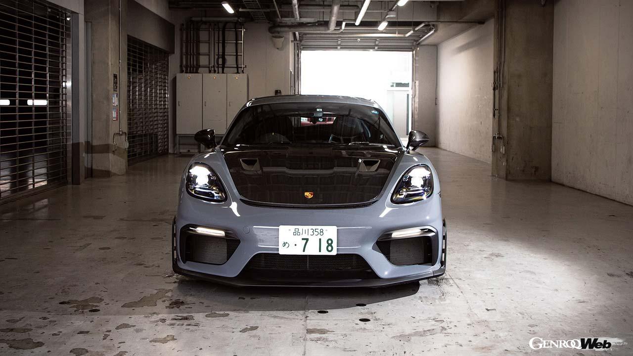 この日の富士スピードウェイは、霧がかかった富士ウェザーというべきコンディション。雨の量は少なく、コース上に大きな川はなさそうだが、気温が低いウエットコンディションなので、タイヤのウォームアップが重要だ。