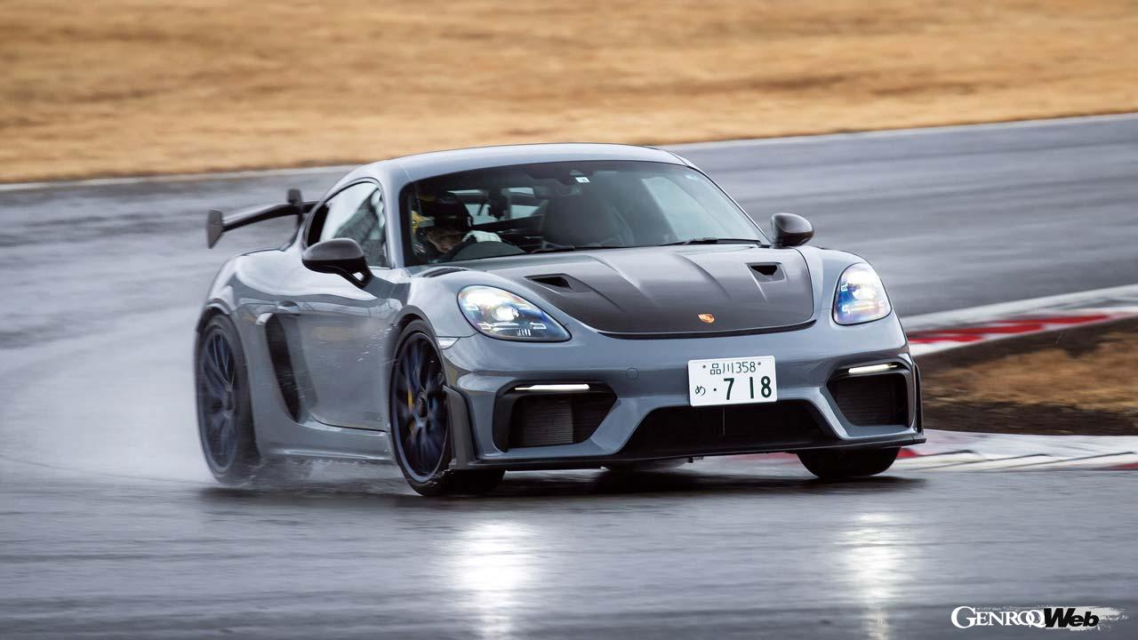 コーナーはすべてウエットラインを走らせる。電子デバイスは、スライドアングルを大きくしないスムーズな走らせ方だと過剰に介入してくるようなことはない。電子デバイスはオンのまま走らせる。