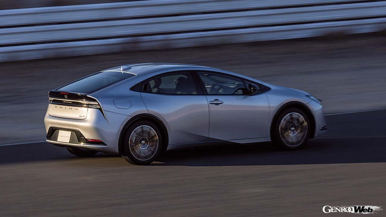 サーキットを走らせてわかるのは新型の重心の低さ。先代との乗り比べでは、力強さの差以上に車体の安定感の違いが印象に残った。