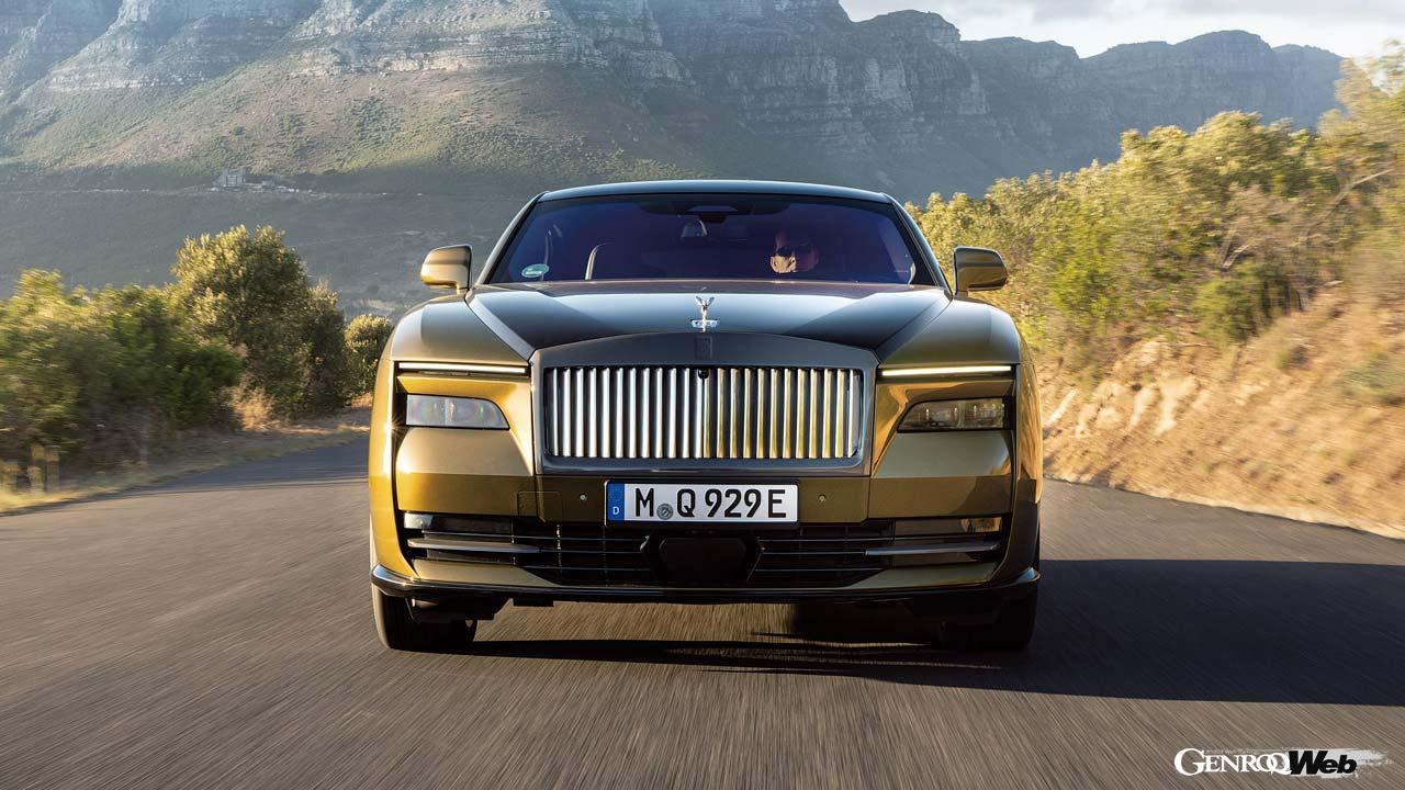 詳細なスペックは未公表だが、現在のところ搭載バッテリーの重量は約700kg、WLTPモードでの巡行可能距離は約520kmとされている。