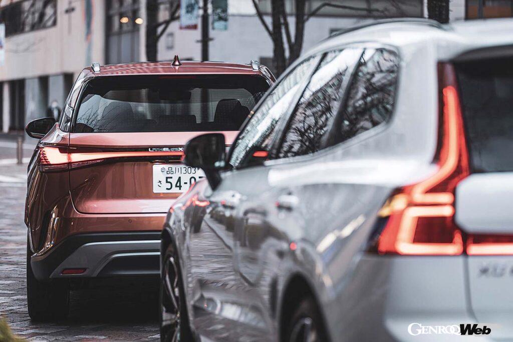 電気自動車（EV）についてはいまだ賛否両論だが、PHVはジワリと浸透しつつある日本。両車ともラグジュアリーSUVのプラグインハイブリッドとしては実力者である。