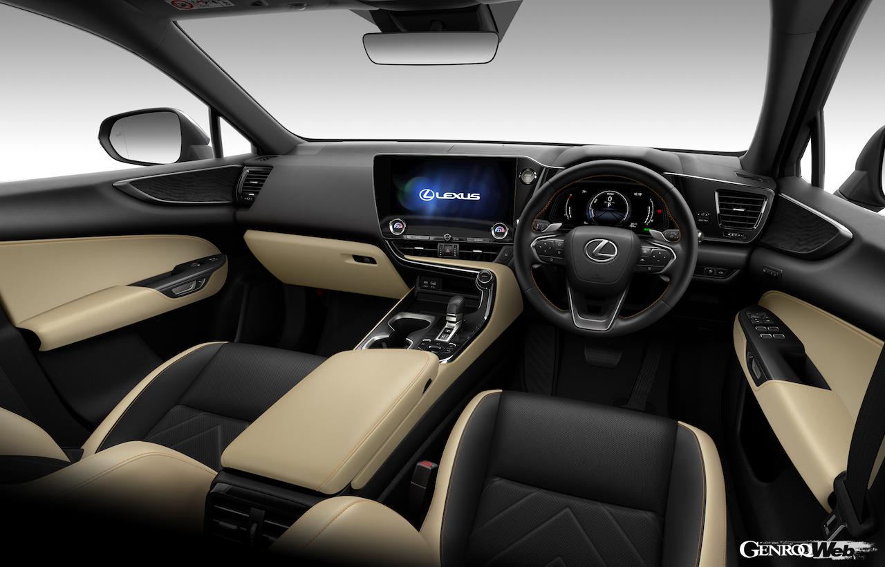 インテリアのテーマカラーの配色が一新され、統一感のある室内を実現。また、前後方ドライブレコーダーがオプションで設定されている。