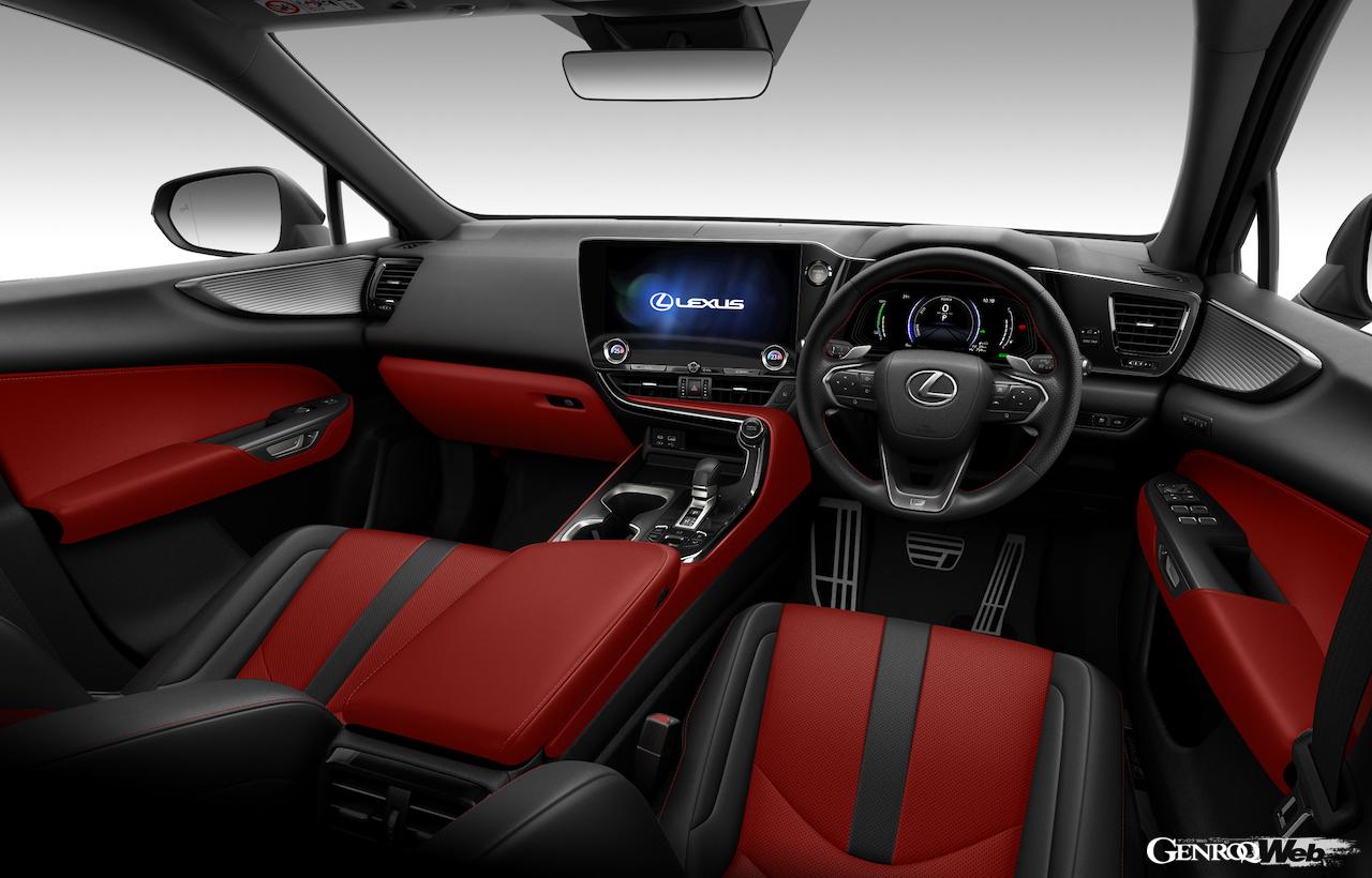 インテリアのテーマカラーの配色が一新され、統一感のある室内を実現。また、前後方ドライブレコーダーがオプションで設定されている。