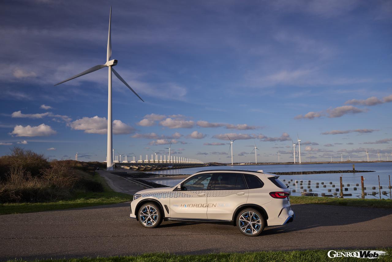 100台弱が少量限定生産される燃料電池仕様「BMW iX5 ハイドロゲン」、今後世界各地でテスト運用されることになる。