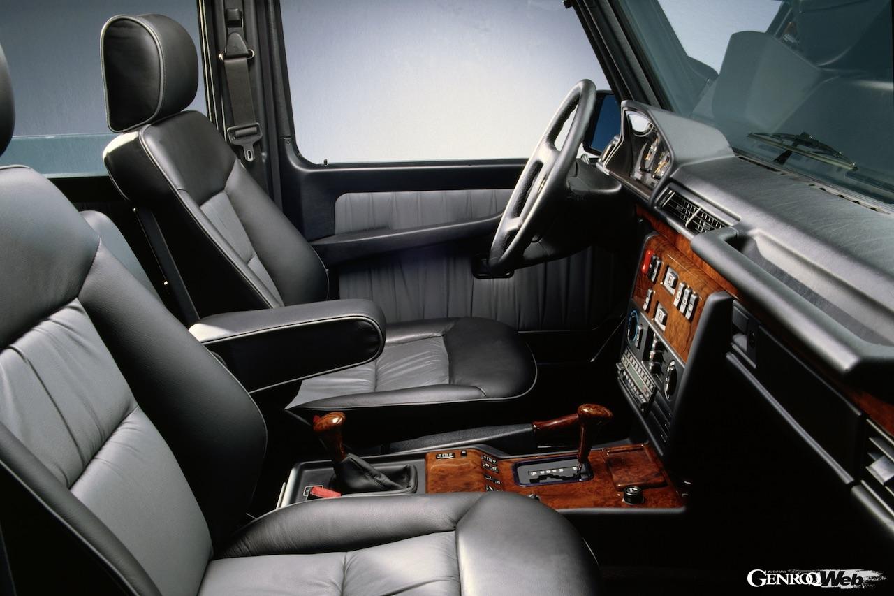 わずか446台が生産された「メルセデス・ベンツ500 GE V8」のインテリア。