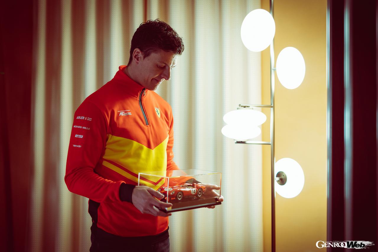 フェラーリ 499Pの51号車をドライブする、ジェームス・カラド。