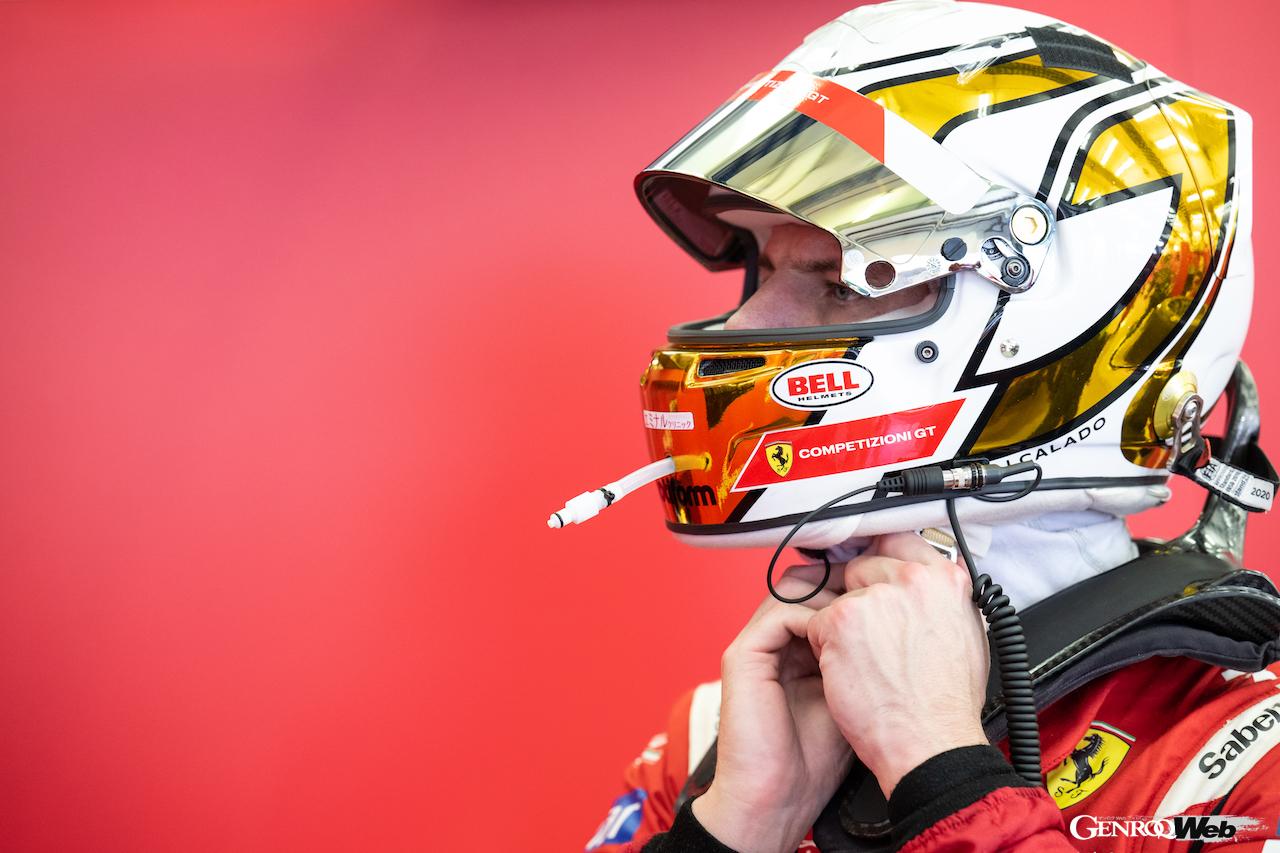 フェラーリ 499Pの51号車をドライブする、ジェームス・カラド。