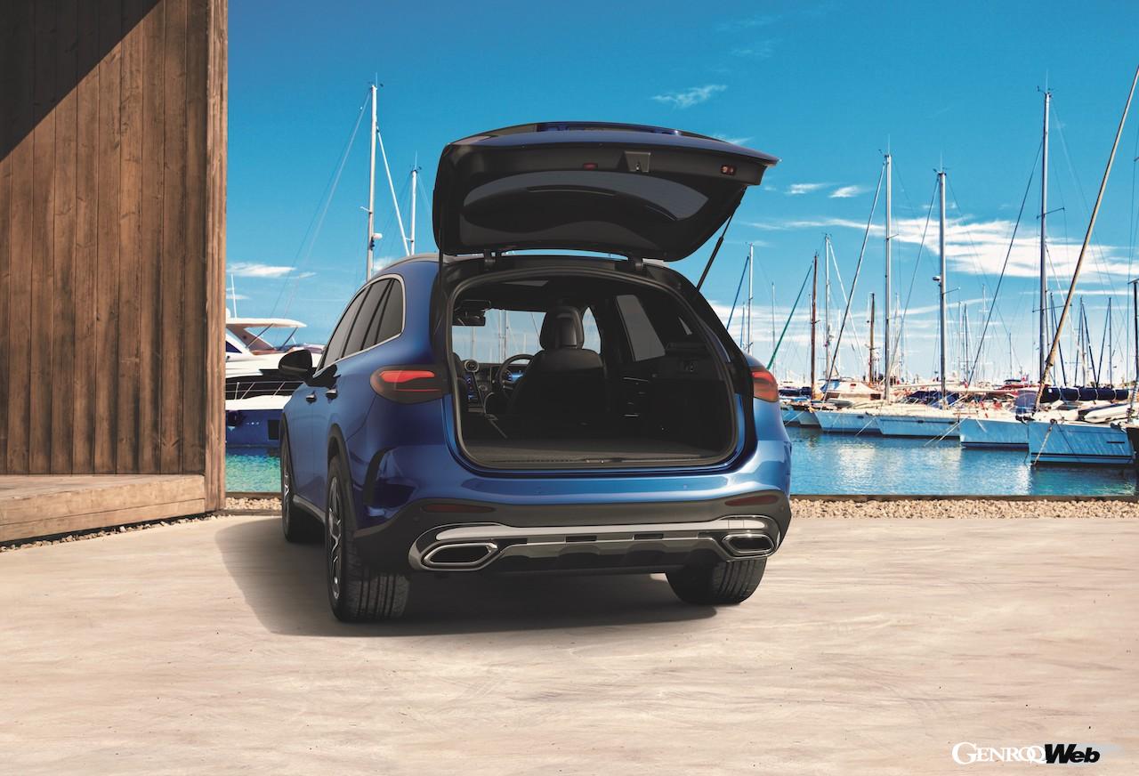初代デビューから8年、初のフルモデルチェンジを敢行したメルセデス・ベンツのミディアムSUV「GLC」のラゲッジルーム。