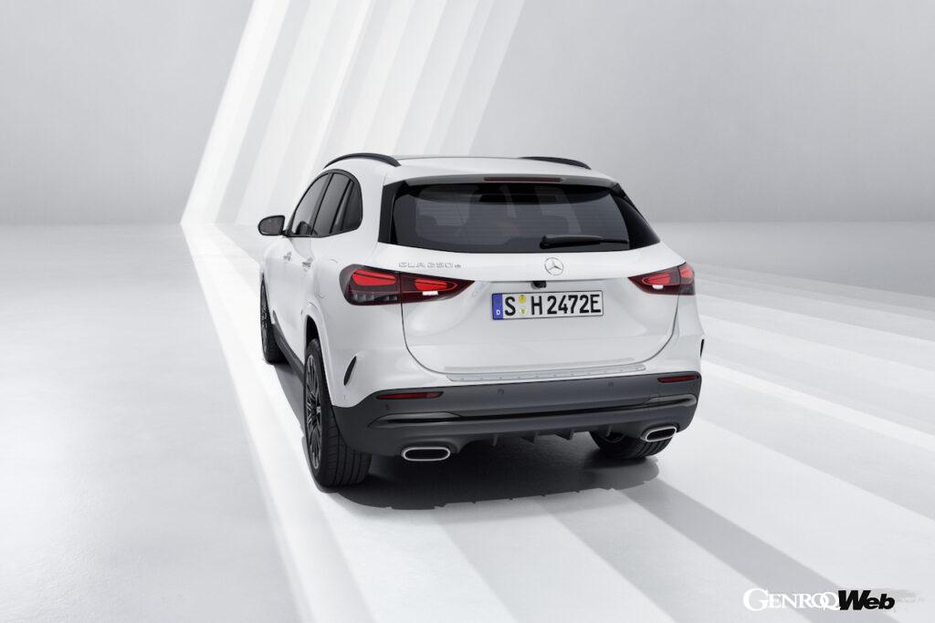 初のフェイスリフトが実施された「メルセデス・ベンツ GLA」のエクステリア。