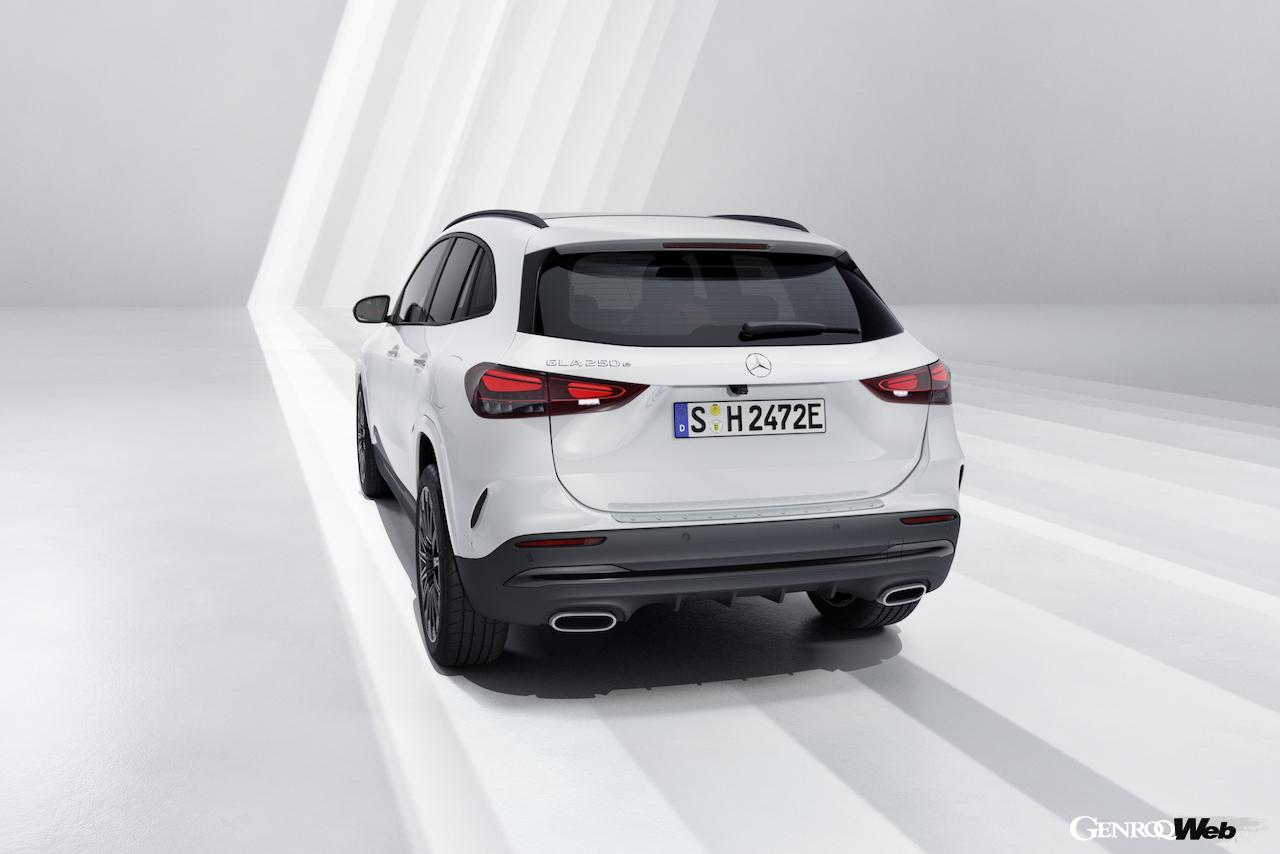 初のフェイスリフトが実施された「メルセデス・ベンツ GLA」のエクステリア。