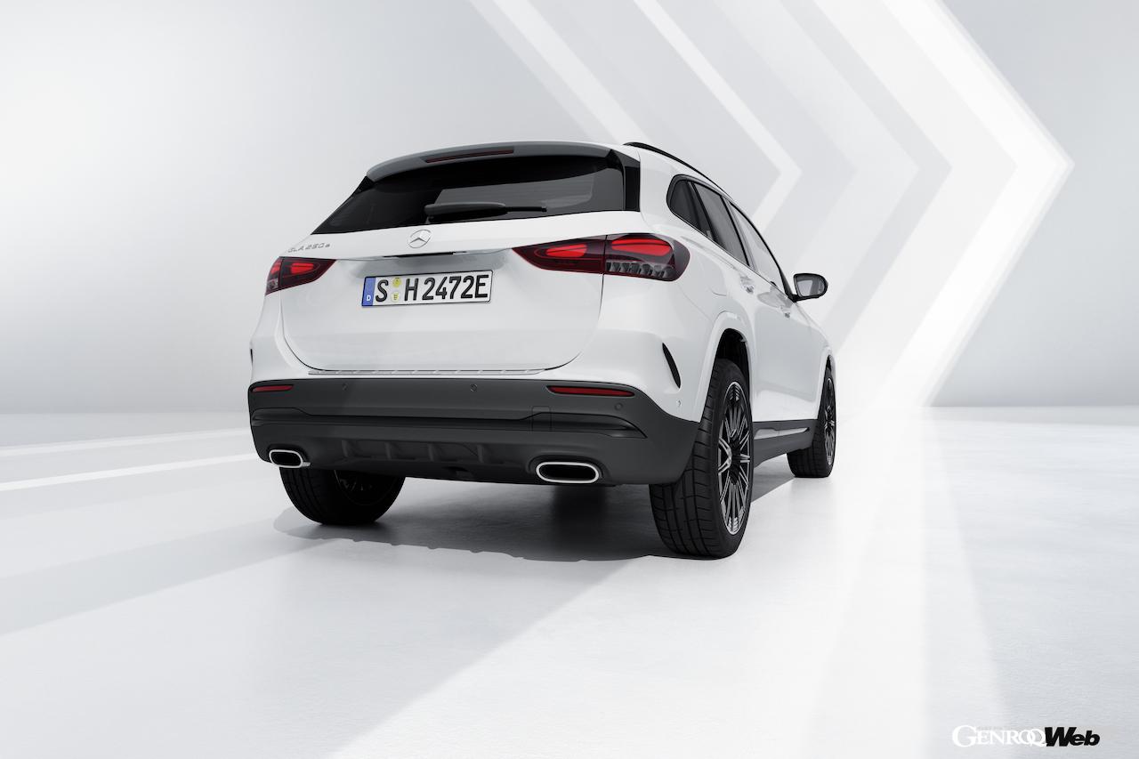 初のフェイスリフトが実施された「メルセデス・ベンツ GLA」のエクステリア。