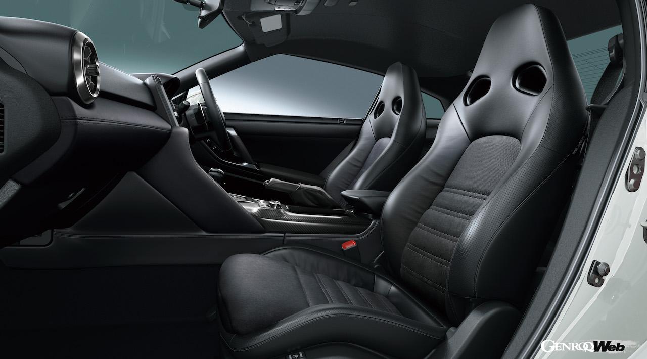 「日産 GT-R」2024年モデルのインテリア。