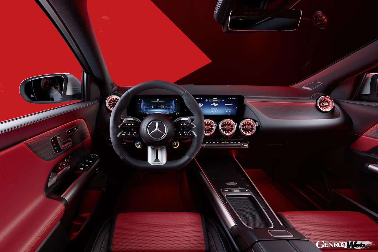 フェイスリフトが行われた「メルセデスAMG GLA 35 4MATIC」のインテリア。