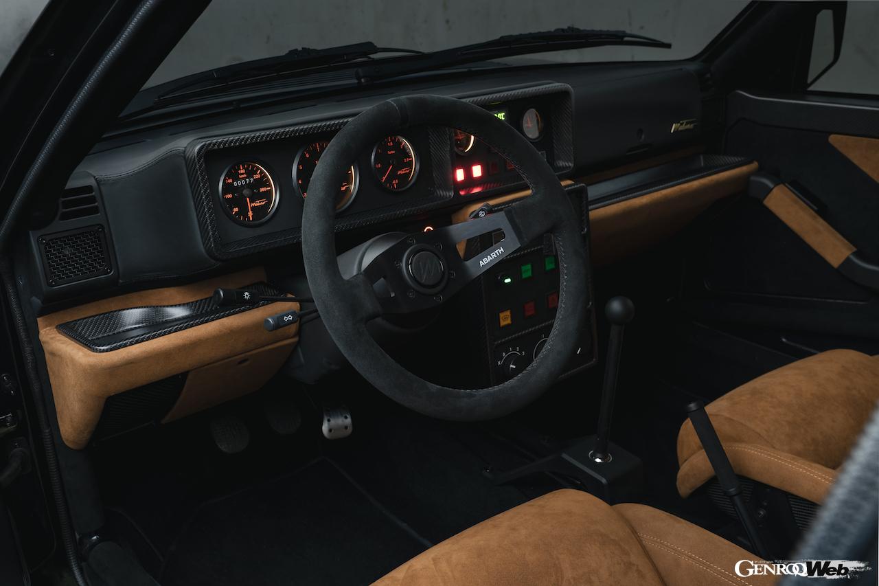 マトゥロ・コンペティション・カーズが開発した、「マトゥロ ストラダーレ」のインテリア。