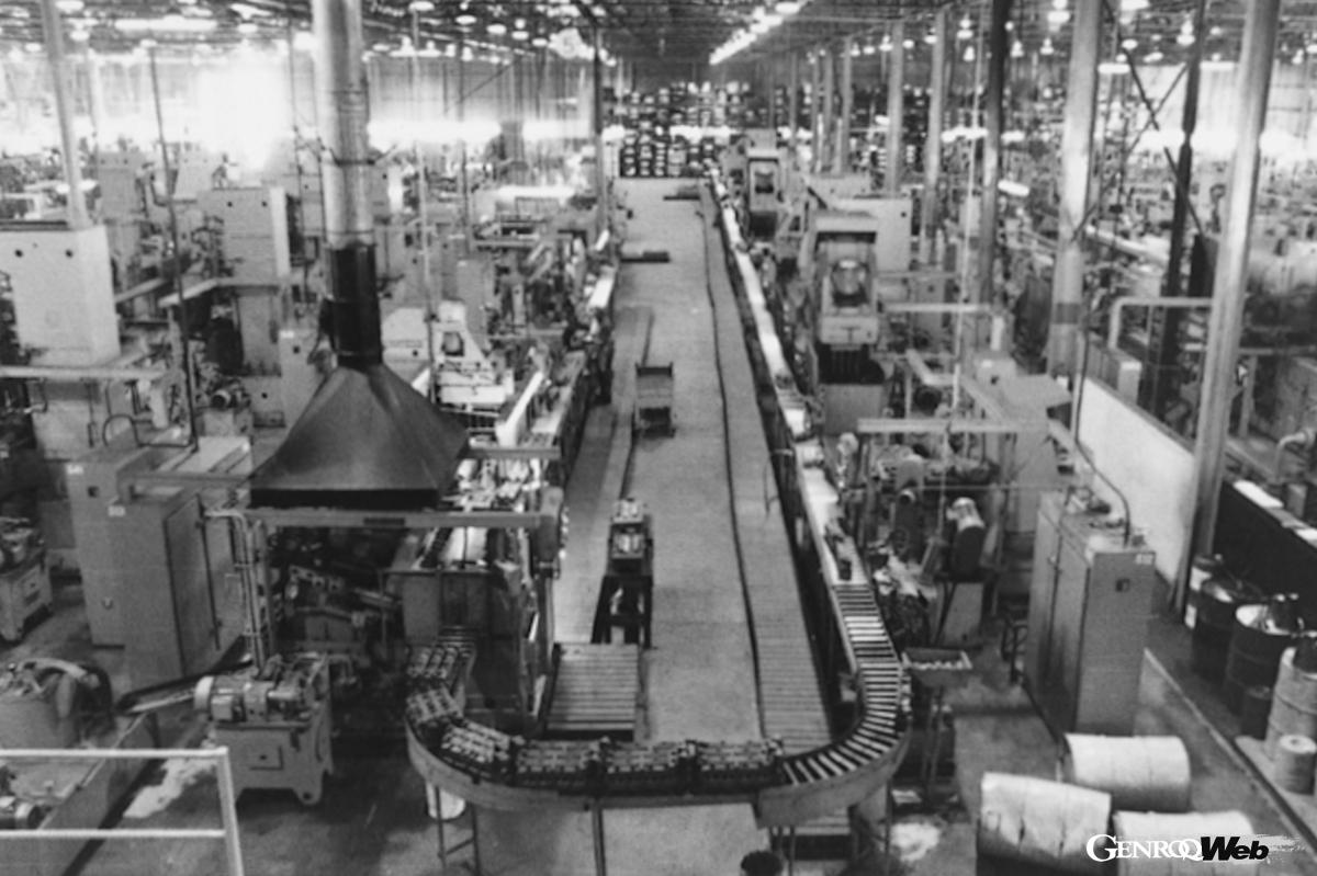 1972年、南アフリカに建設されたモーター・アッセンブリーズ社の新エンジン工場。