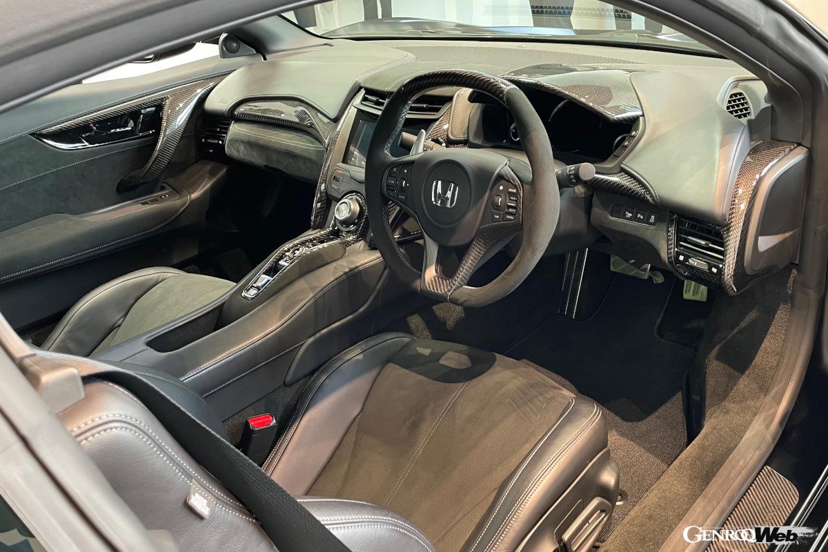 内覧会で展示されたリガヴェロとヴィゲイル。前者はホンダNSXを、後者はトヨタGR86をベースとしている。