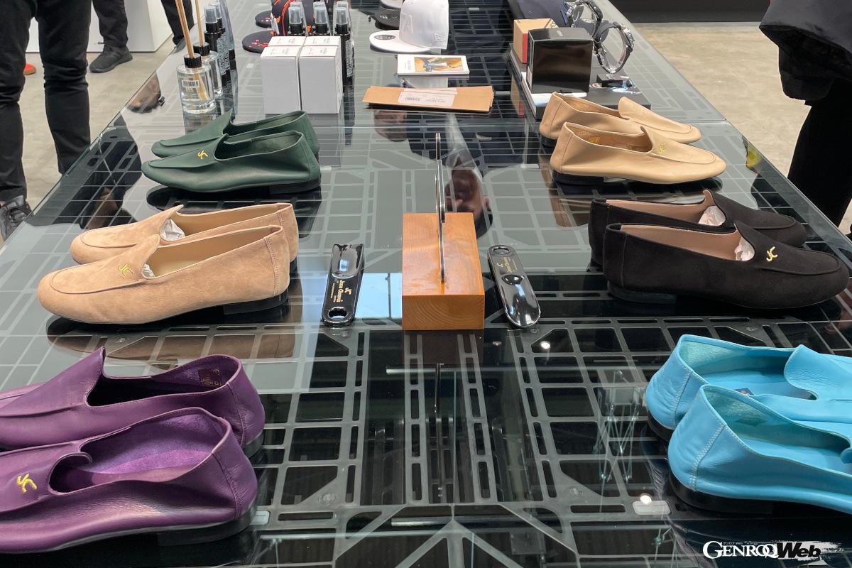 これらの車両はもちろん、装着されるエアロパーツやスポーツシートなどパーツの他、スイスの高級腕時計「CVSTOS」とのコラボレーションによるメンズウェアブランド「ARTA CVSTOS」などアパレルや時計の販売もするという。