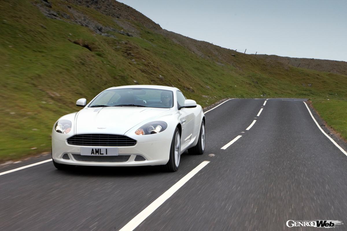 アストンマーティンDB9。デービーと聞くだけでもうすでに芳しく香ばしい。その美しさは誰もが認めるところ。大いにツウ好みだ。