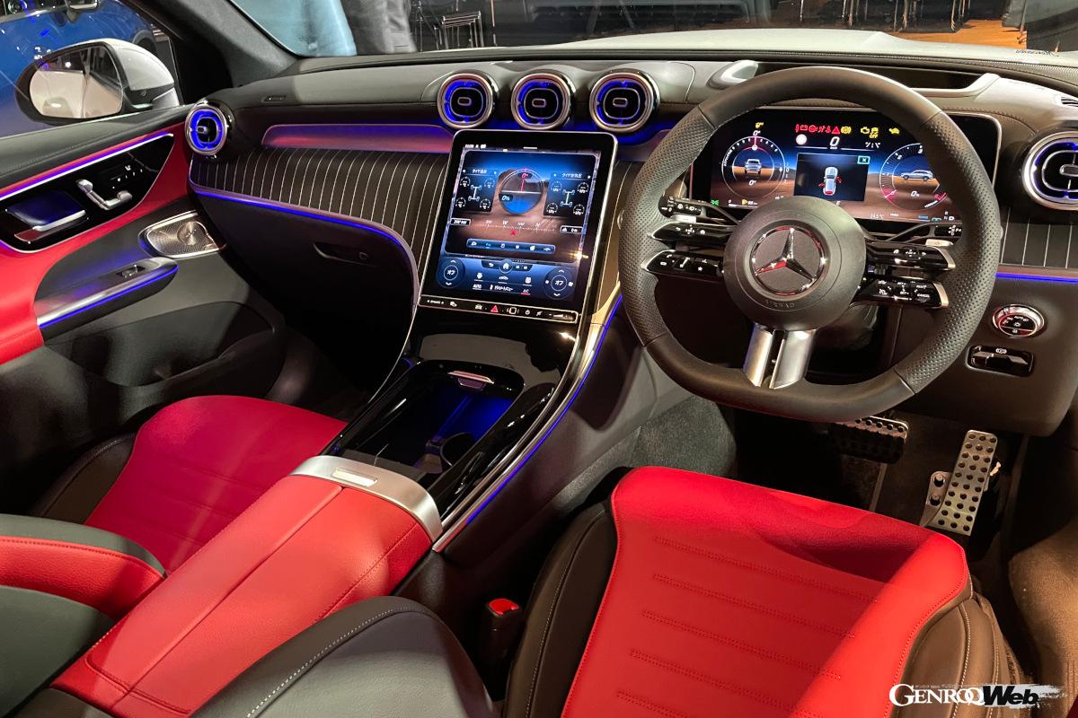 ダッシュボードと縦型11.9インチメディアディスプレイを、6度ドライバー側に傾けたデザインを採用したことで、ドライバーの視認性が大幅に向上した。