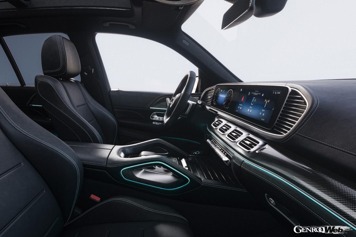 GLEはMHEVでコンパクトながらモーターを備えている。排気量で上回るレンジローバー スポーツも初期は台数限定で直6ガソリンエンジンにモーターを組み合わせた「ローンチエディション」が存在した。