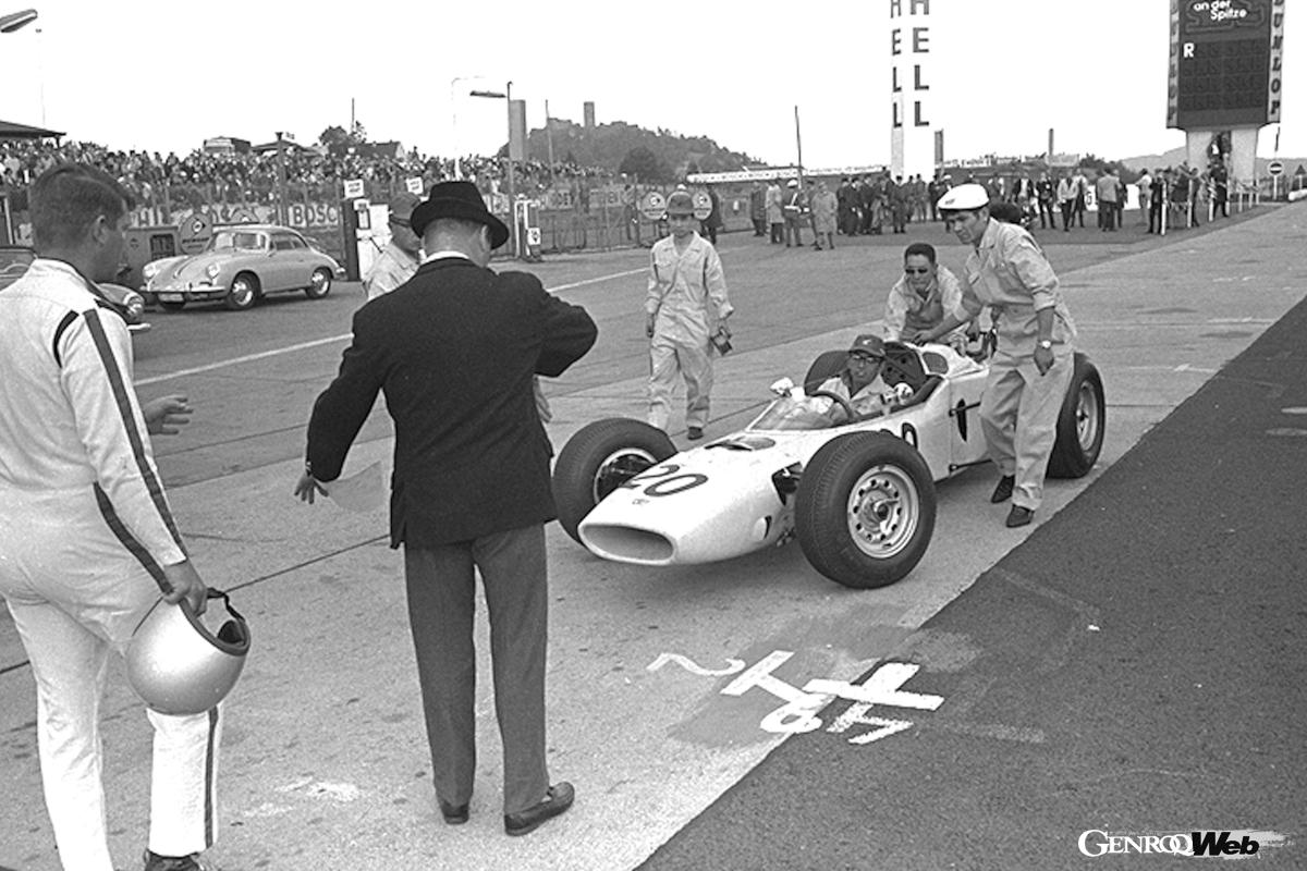 F1初出場となった1964年のドイツGP。RA271に乗ったのはロニー・バックナム選手。