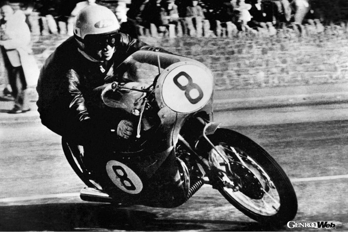 1959年のマン島TTに初挑戦。谷口尚巳選手の駆るRC142が6位入賞を果たす。