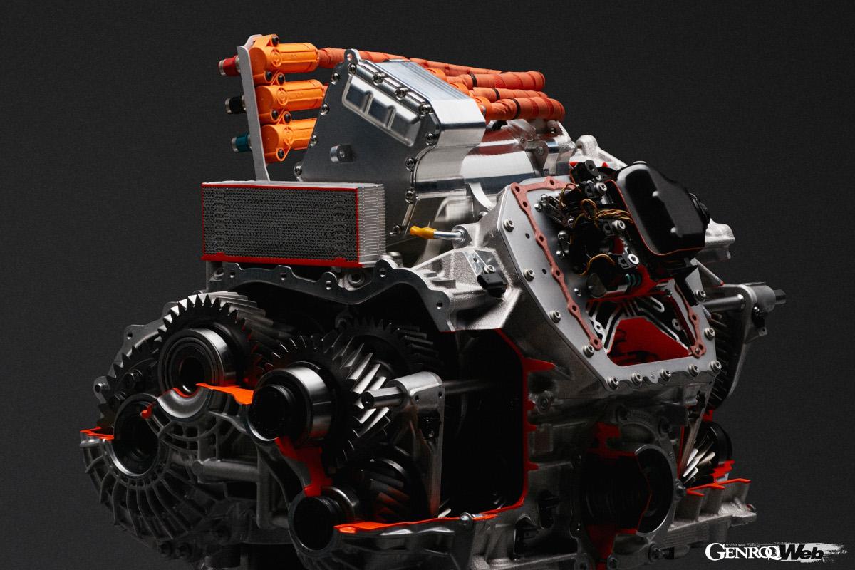 アヴェンタドールより10％も軽いレヴエルトのモノコック。フロントのサブフレームはカーボンファイバー製、リアのサブフレームはアルミニウム合金製となる。8速DCTは横向きに搭載される。