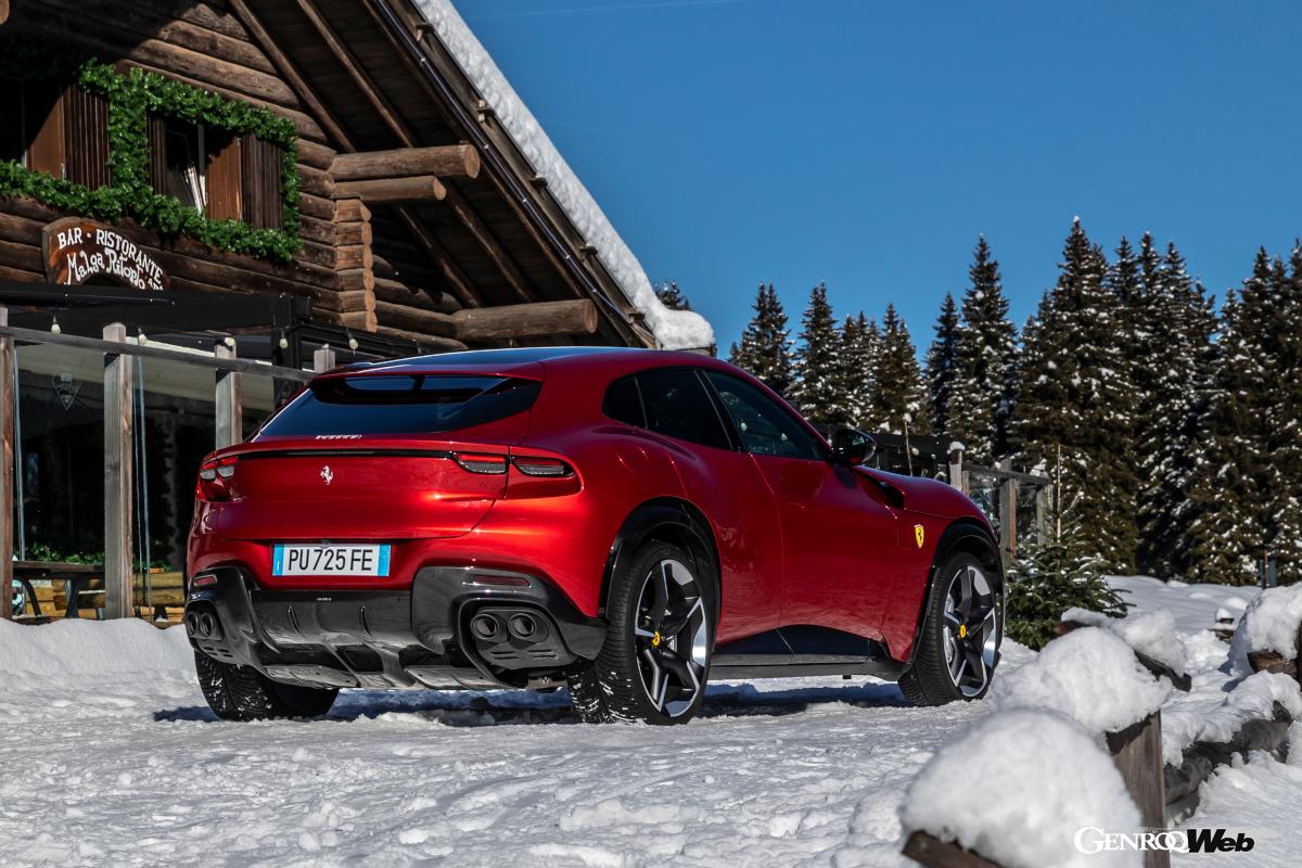 6.5リッターV型12気筒NAエンジンをフロントミッドに、8速DCTをリヤアクスル上に搭載するトランスアクスルレイアウトは完全にスポーツカーの仕立てだ。