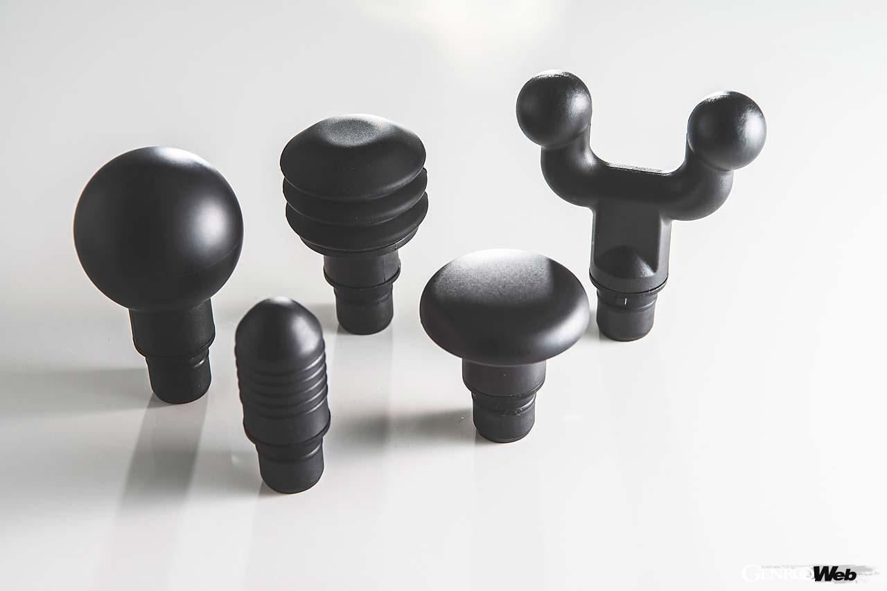 5種類の様々な形状のアタッチメントが用意される。身体の部位に合わせて、アタッチメントを使い分けるのもまた楽しい。アタッチメントの脱着も容易だ。